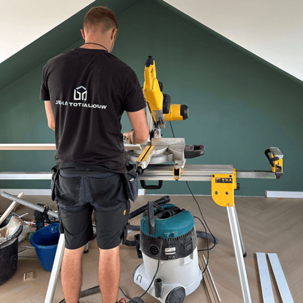 Jens van JEHA Totaalbouw, renovatie en verbouwing. Jens van JEHA Totaalbouw, renovatie en verbouwing.